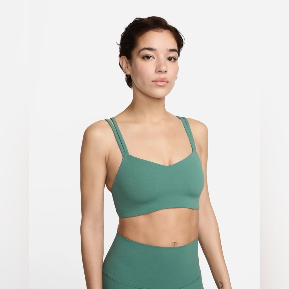 NWT Nike Zenvy Strappy Women’s Light-Support Padded Sports Bra